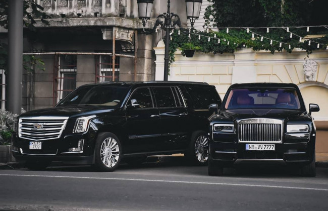 В Украине засветился шикарный внедорожник на еврономерах