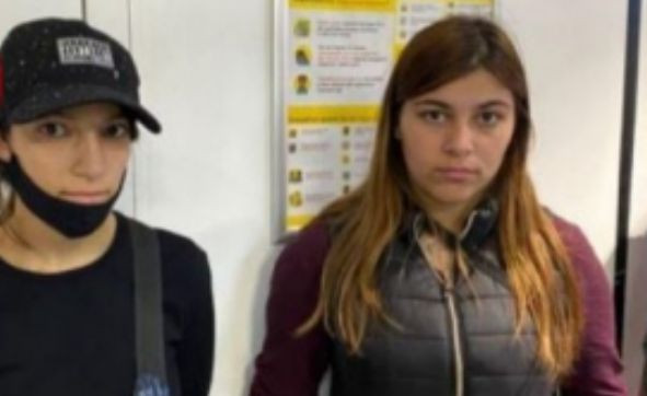 Орудовали в ТРЦ: в Киеве поймали на горячем воровок, фото