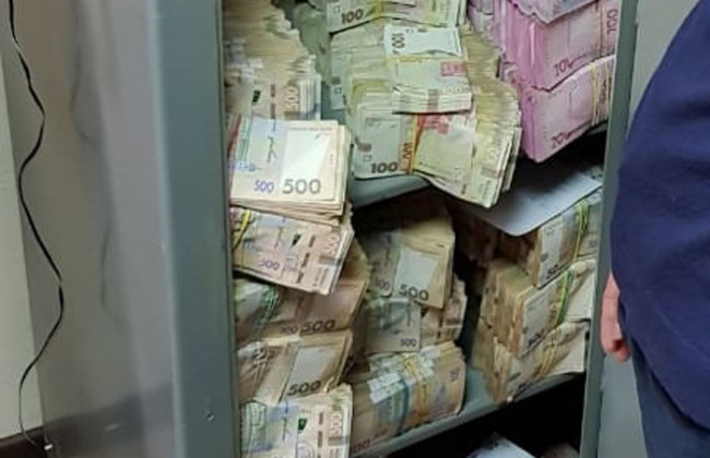 Понад 36 млн грн готівкою – викрито конвертцентр, який діяв під прикриттям об’єднання громадян з інвалідністю