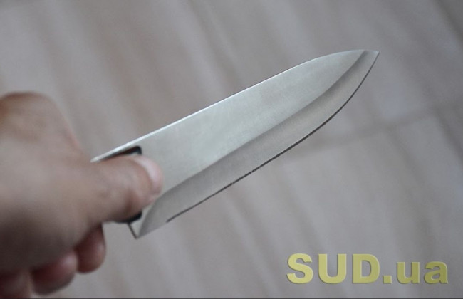 В Киеве мужчина 15 раз ударил ножом работницу магазина
