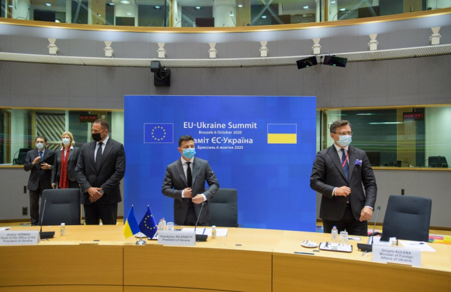 ЕС продолжит помогать Украине бороться с российскими фейками