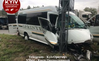 Под Киевом произошло масштабное ДТП: пострадали около 10 человек, фото