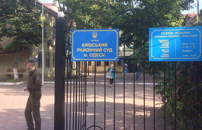 Истец обвинил судей в вымогательстве взятки, а потом заявил им отводы