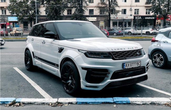 В Харькове засветился тюнинговый Range Rover, фото