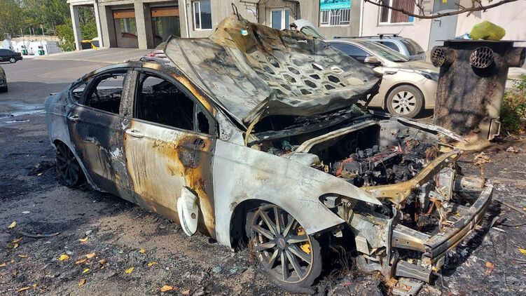 В Николаеве сожгли автомобиль кандидату в горсовет, фото