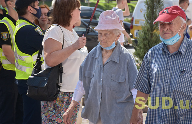 Прикидався лікарем та виманював гроші у пенсіонерів: 81-річний дідусь викрив шахрая