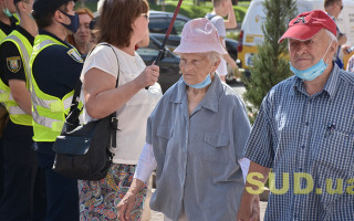 Прикидався лікарем та виманював гроші у пенсіонерів: 81-річний дідусь викрив шахрая