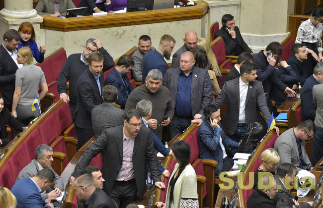 Зарплату депутатов, прокуроров и судей могут ограничить 60 тысячами гривен