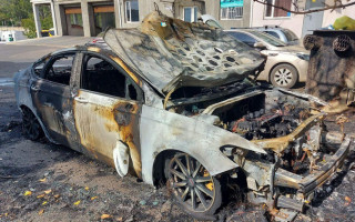 В Николаеве сожгли автомобиль кандидату в горсовет, фото