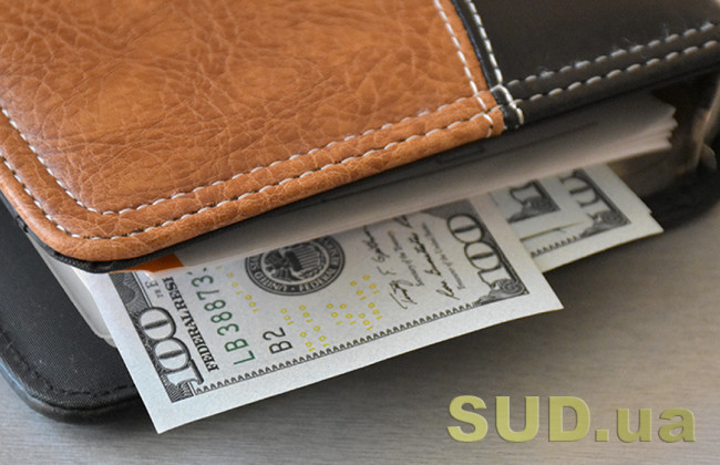 Валютний хабар за тютюнову контрабанду: ДБР затримало прикордонника