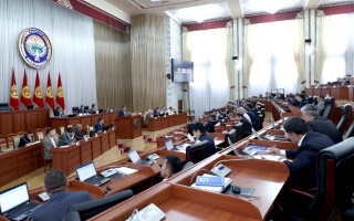Президент Киргизии отправил в отставку премьера и правительство: когда состоятся повторные выборы