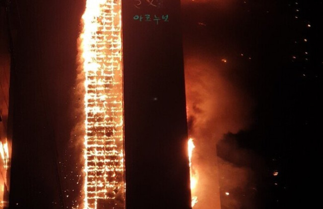 Масштабна пожежа – у Кореї палав хмарочос