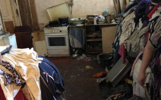 Антисанитария и отсутствие еды: в Одессе у горе-матери отобрали троих детей, фото