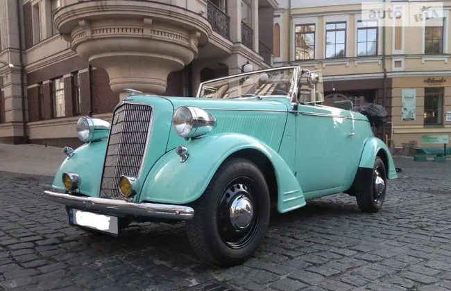 Перекрашен и отремонтирован: в Украине выставлен на продажу раритетный кабриолет