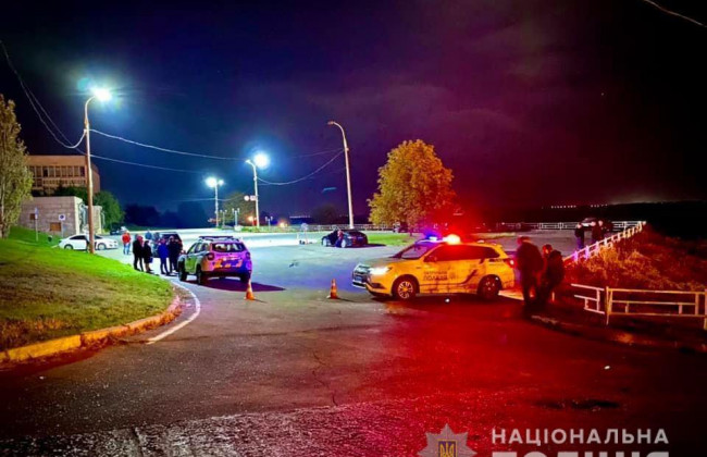 Стрельба в парке Херсона: полиция ищет иномарку на еврономерах