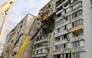 Взрыв в многоэтажке на Позняках: рабочие взялись укреплять дом