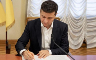 Громади не залежатимуть від районів: Зеленський підписав закон