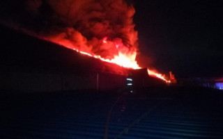 Крупный пожар в Мукачево: пылала известная лыжная фабрика, фото