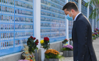 Зеленський вшанував пам’ять воїнів, загиблих за незалежність України