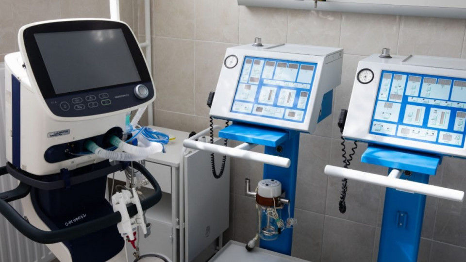 Майже 500 пацієнтів із COVID-19 підключені до апарату ШВЛ в українських лікарнях