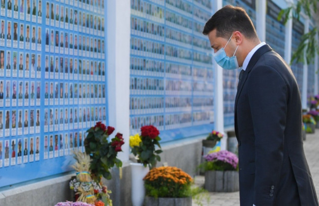 Зеленський вшанував пам’ять воїнів, загиблих за незалежність України