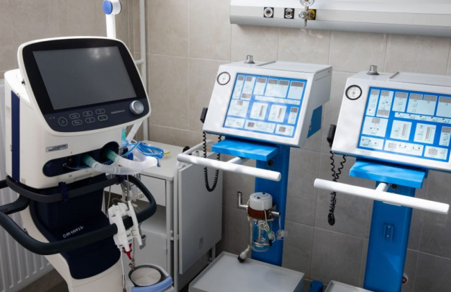 Майже 500 пацієнтів із COVID-19 підключені до апарату ШВЛ в українських лікарнях