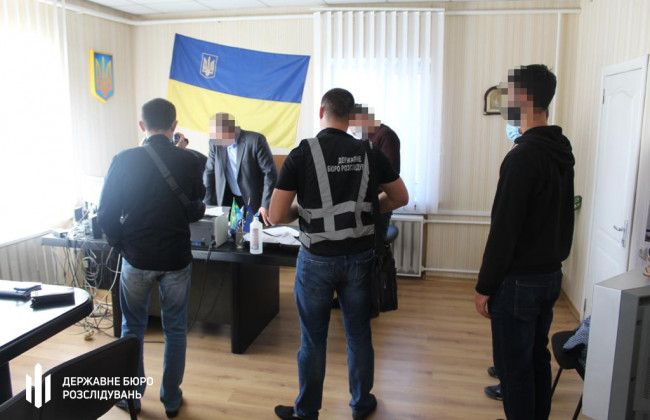 ₴ 1 000 000 збитків: ДБР підозрює начальника митного посту у зловживанні службовим становищем