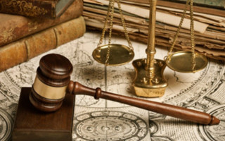 Порядок вручення особі судової повістки регулюється правом держави, суд якої вирішує справу по суті – lex fori: КЦС ВС