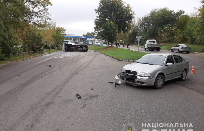 В Запорожье перевернулась маршрутка с людьми: трое пострадавших
