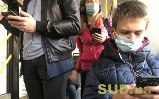 Отказали в проезде: в Одессе парень разбил окно маршрутки