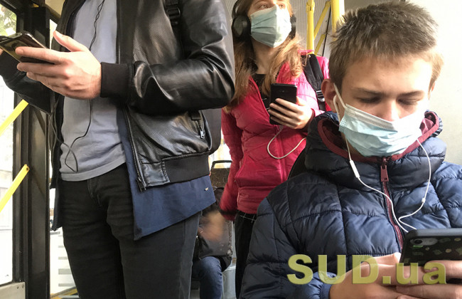 Отказали в проезде: в Одессе парень разбил окно маршрутки