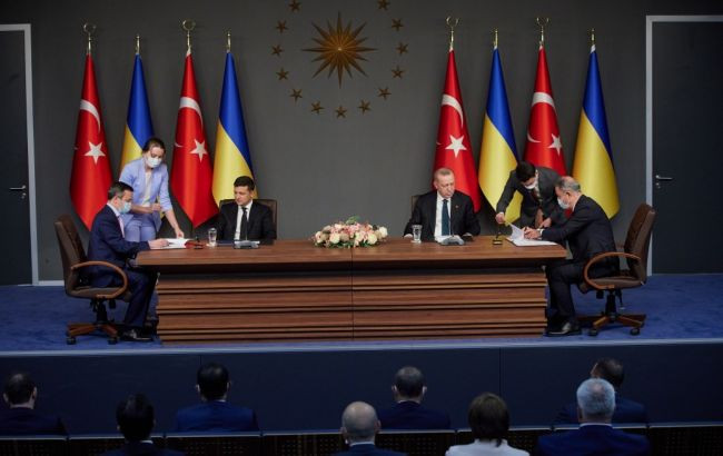 Украина договорилась с Турцией о сотрудничестве в оборонной сфере: подписан ряд соглашений