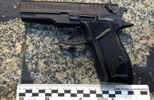 Жестокое нападение в Киеве: мужчина подстрелил и избил прохожего