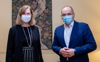 Посольство США заявило, что Украина не будет покупать вакцину от COVID у России