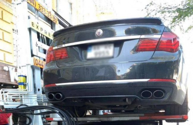 В Киеве эвакуировали автомобиль Александра Дубинского, фото