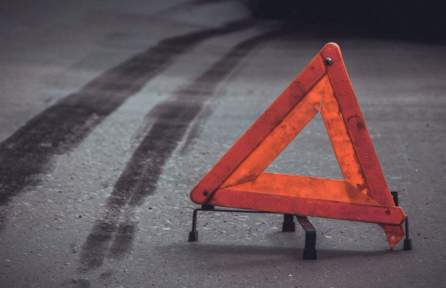 В Киевской области пьяный водитель снес забор и угрожал свидетелям