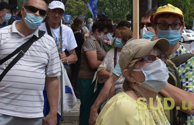 COVID-19 в Україні: кількість інфікованих перевищила 300 тисяч