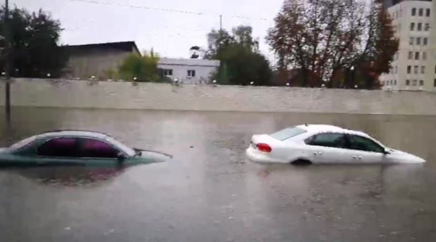 Как Киев ушел под воду: появились фото последствий сильного дождя