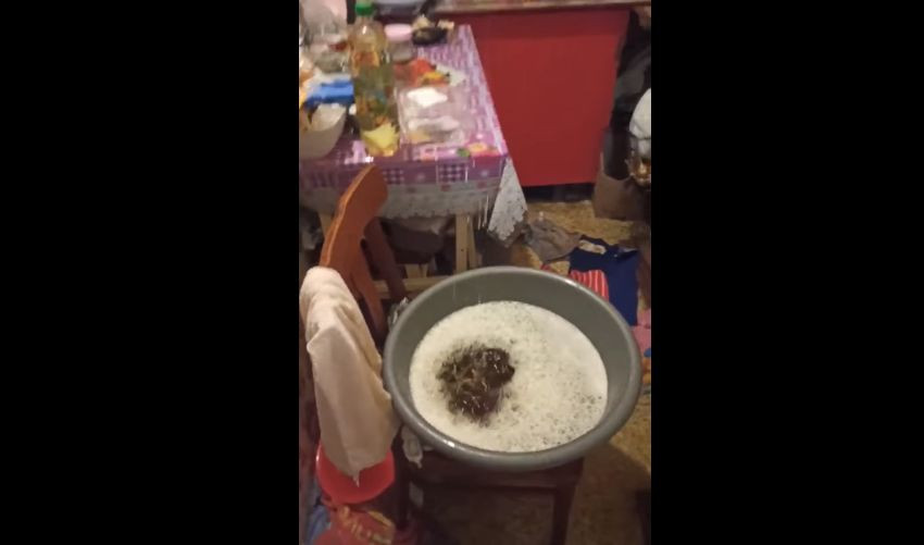 В Киеве после включения отопления дом затопило горячей водой, видео