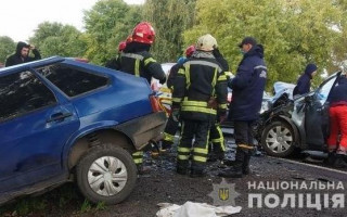 На Львовщине в результате столкновения четырех авто погибли три человека: фото
