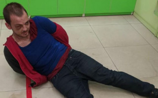 В Киеве неадекват совершил нападение на работников аптеки