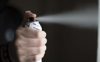 Накипело: в Германии пенсионер применил перцовый баллончик к нарушителям дистанции