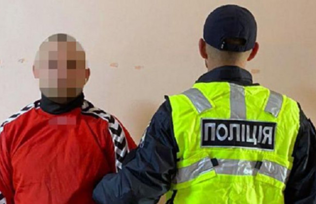 В Киеве пьяный мужчина избил полицейского