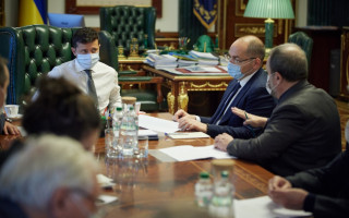 Зеленському представили зразок української антикоронавірусної вакцини