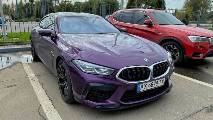В Украине заметили элитное BMW необычного цвета