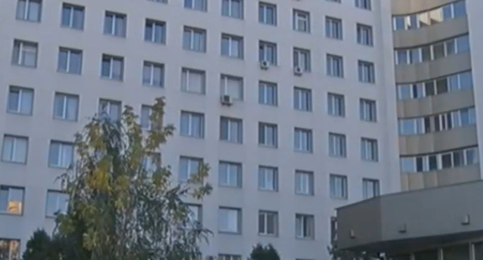 Трагедия в Киеве: больной COVID-19 в больнице покончил с собой, видео