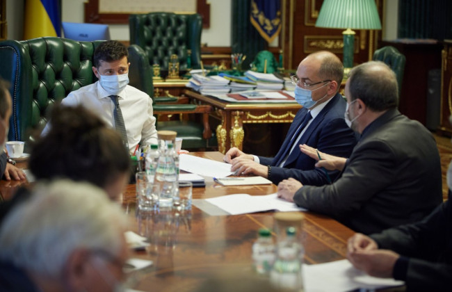 Зеленському представили зразок української антикоронавірусної вакцини