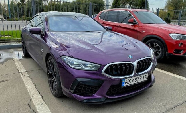 В Украине заметили элитное BMW необычного цвета