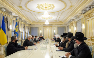 Зеленський пропонує залучити до ТКГ представників релігійних організацій