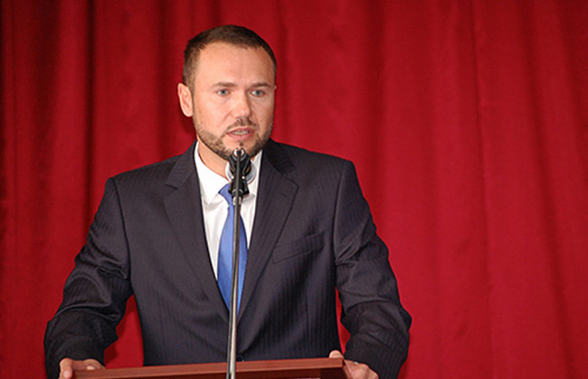 Шкарлет анонсував підвищення зарплат спеціалістам з організації ЗНО